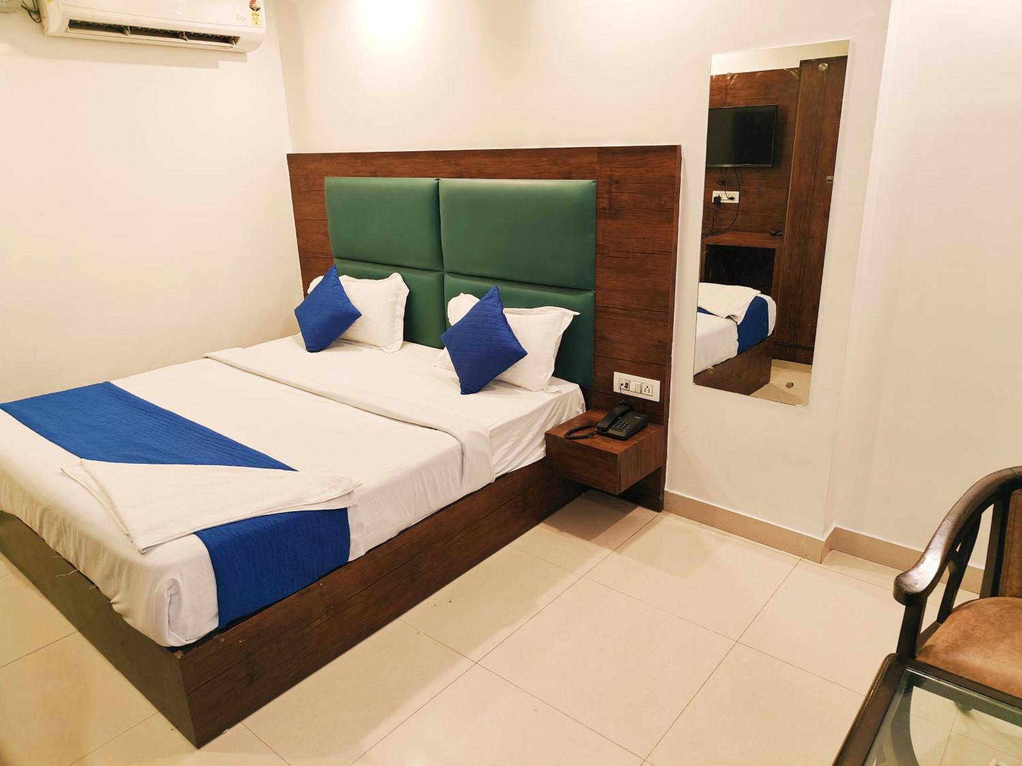 Hotel Le Mount Plaza Near Igi Airport Delhi Нью-Дели Экстерьер фото