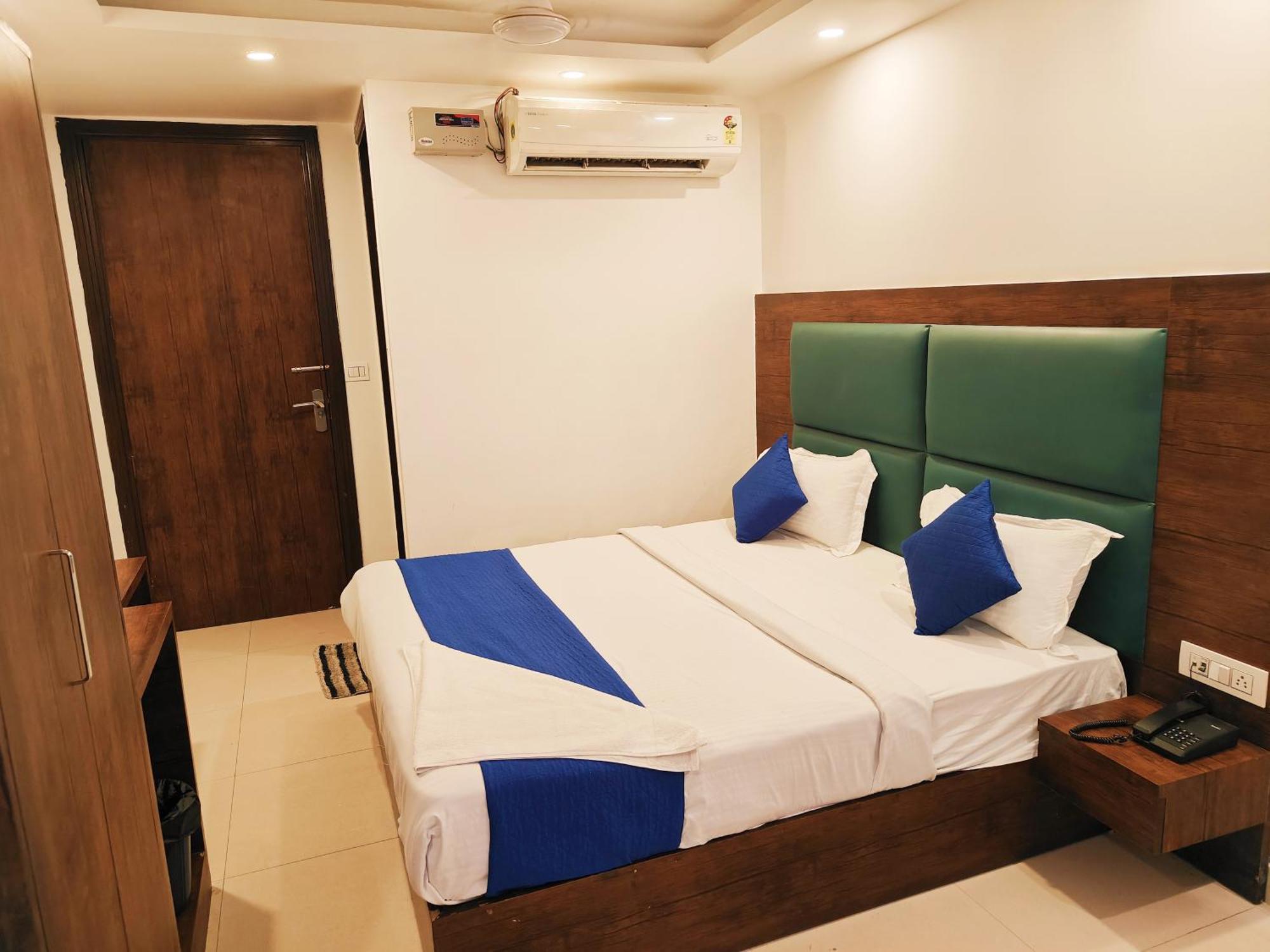 Hotel Le Mount Plaza Near Igi Airport Delhi Нью-Дели Экстерьер фото
