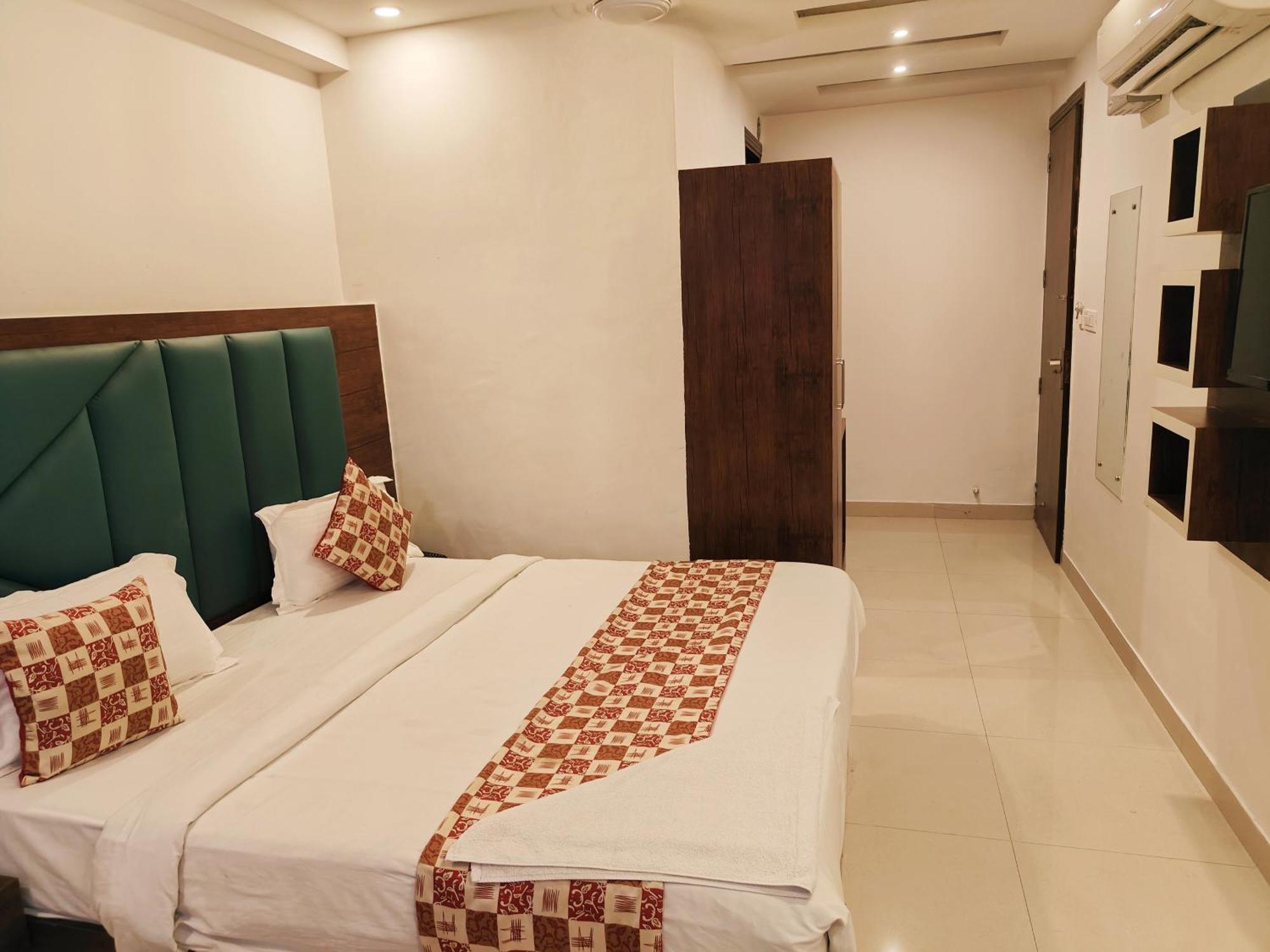 Hotel Le Mount Plaza Near Igi Airport Delhi Нью-Дели Экстерьер фото