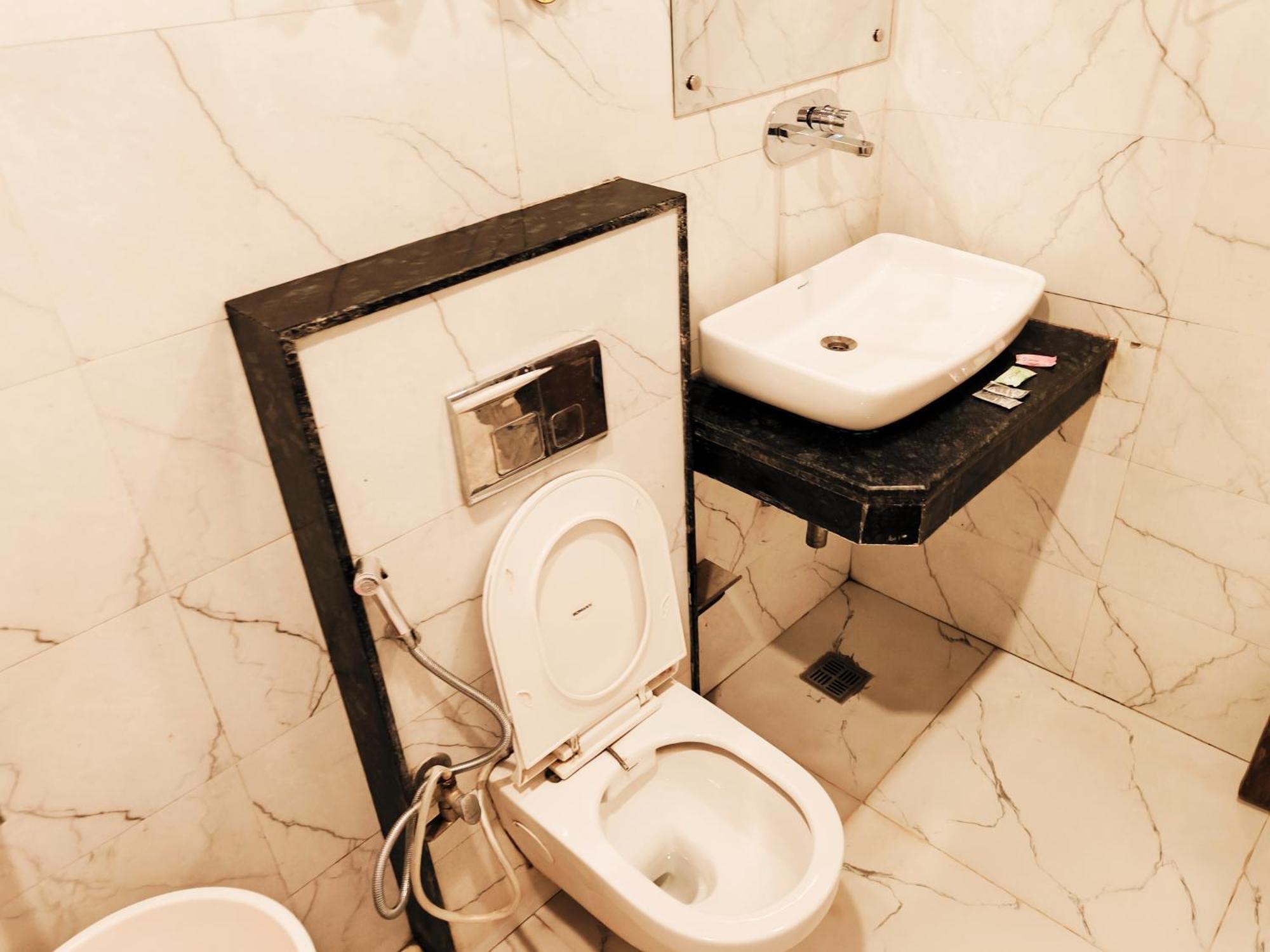 Hotel Le Mount Plaza Near Igi Airport Delhi Нью-Дели Экстерьер фото